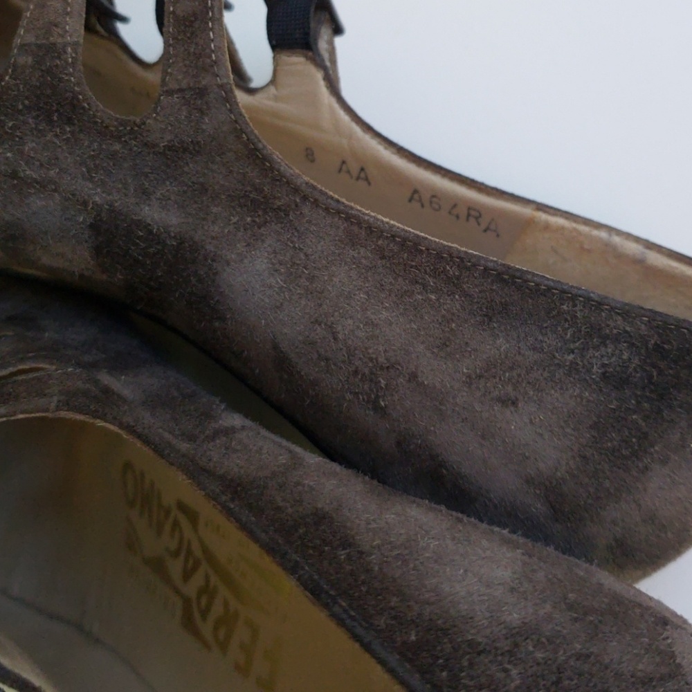 🔥HP🔥VTG Ferragamo pumps, sz 8 AA, grey suede - Picture 4 of 8